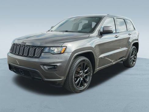 Used 2020 Jeep Grand Cherokee Altitude image 3