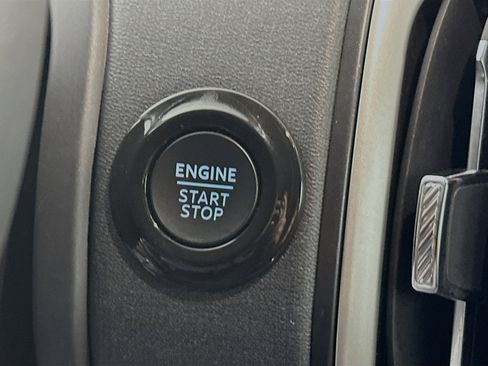 Used 2025 Ford Expedition Active image 20