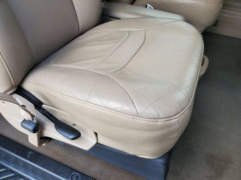 Used 2002 Ford E-150 and Econoline 150 Wagon RWD image 32
