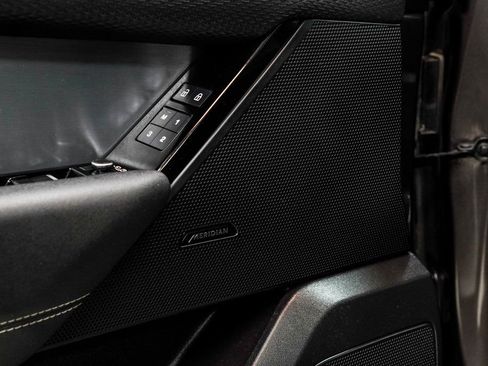 Used 2023 Land Rover Range Rover Velar R-Dynamic S image 45