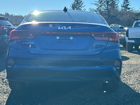 Used 2024 Kia Forte LXS w/ LXS Technology Package image 5