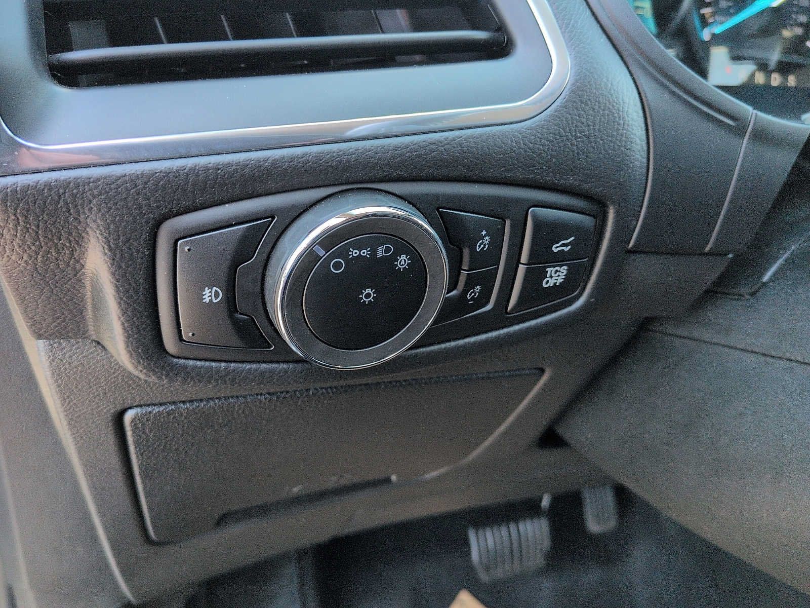 Used 2024 Ford Edge Titanium AWD/4WD image 16