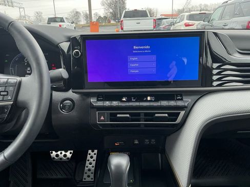 Used 2025 Toyota Camry SE w/ Multimedia Upgrade Package image 20