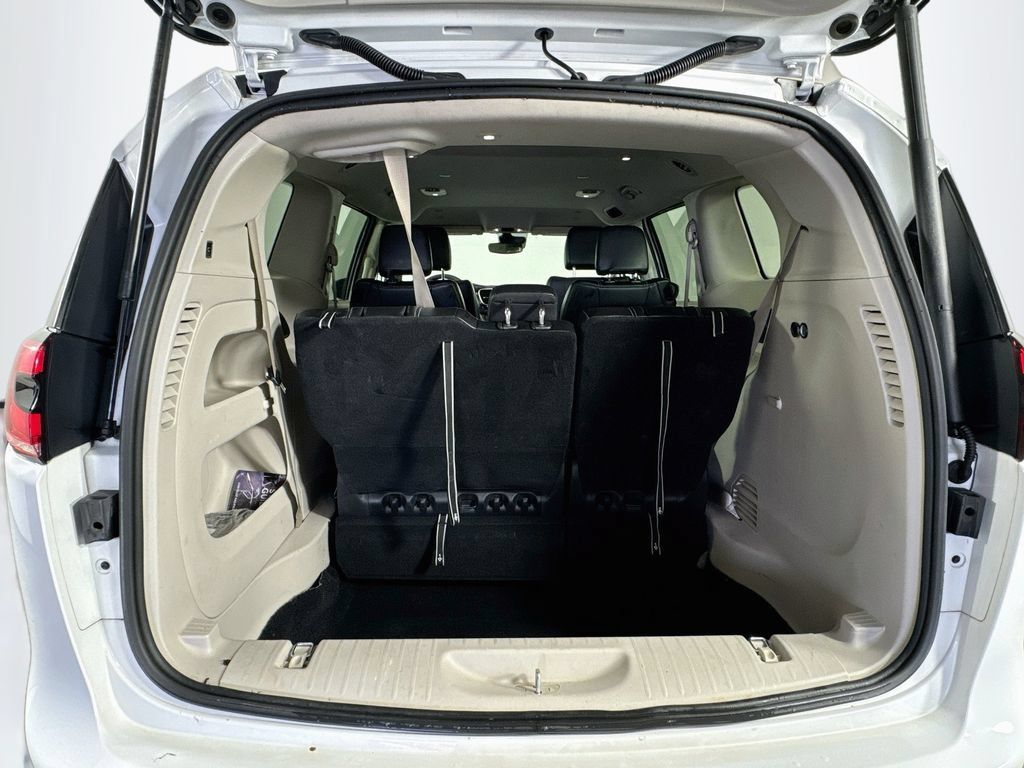 Used 2024 Chrysler Pacifica Touring-L FWD image 25
