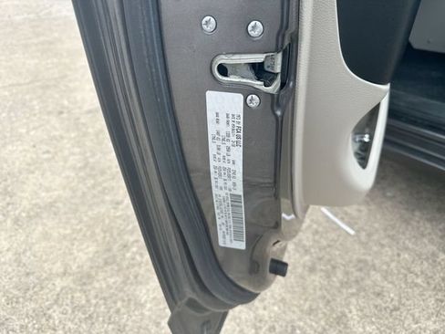 Used 2018 Dodge Grand Caravan SE w/ UConnect Hands-Free Group FWD image 35