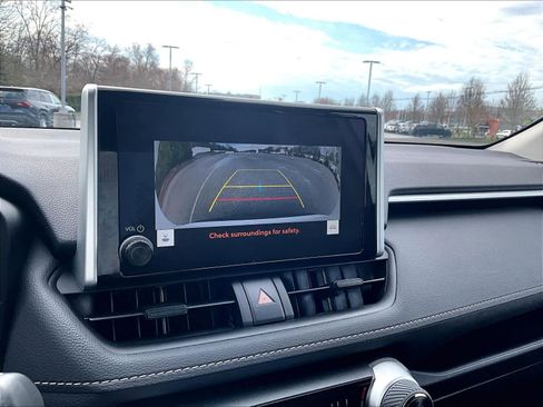 Used 2025 Toyota RAV4 XLE image 19