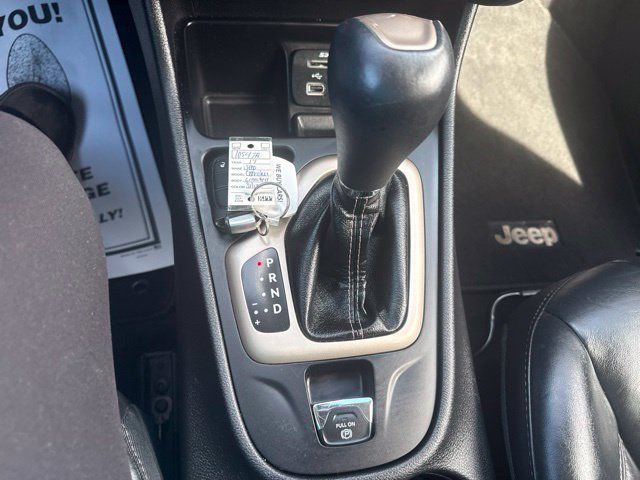 Used 2017 Jeep Cherokee Limited FWD image 22