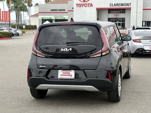 Used 2025 Kia Soul LX FWD image 43