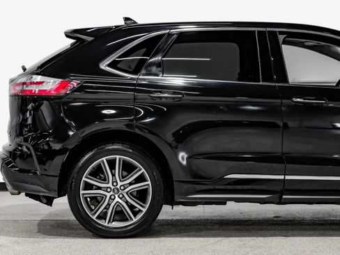 Used 2019 Ford Edge Titanium w/ Equipment Group 301A FWD image 12
