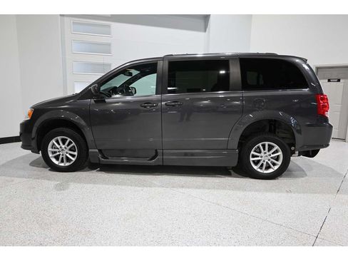 Used 2019 Dodge Grand Caravan SXT FWD image 9