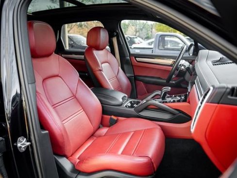 Used 2023 Porsche Cayenne Platinum Edition AWD/4WD image 42
