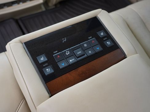 Used 2016 Lexus LX 570 4WD w/ Luxury Package image 30