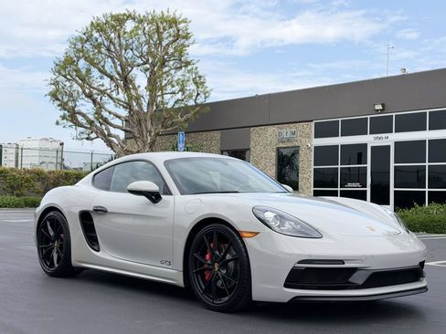 Used 2018 Porsche 718 Cayman S RWD image 4