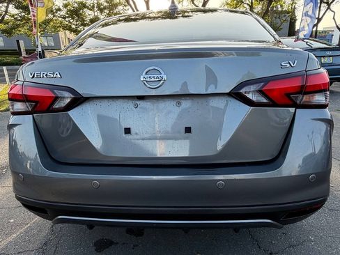 Used 2021 Nissan Versa SV FWD image 8