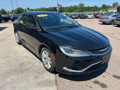 Used 2015 Chrysler 200 Limited FWD image 3