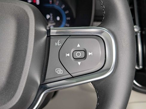 Used 2025 Volvo XC40 B5 Plus w/ Protection Package Premier AWD/4WD image 38
