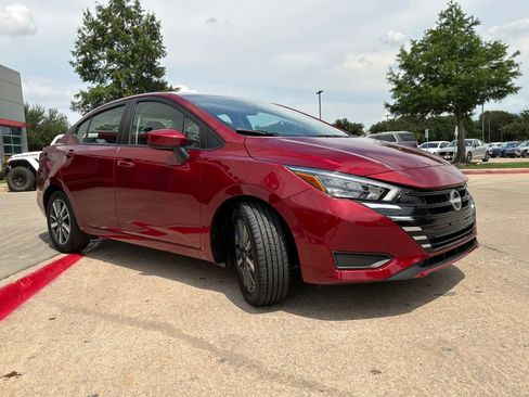 Used 2025 Nissan Versa SV FWD image 4