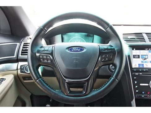 Used 2017 Ford Explorer Limited w/ Equipment Group 301A FWD image 14