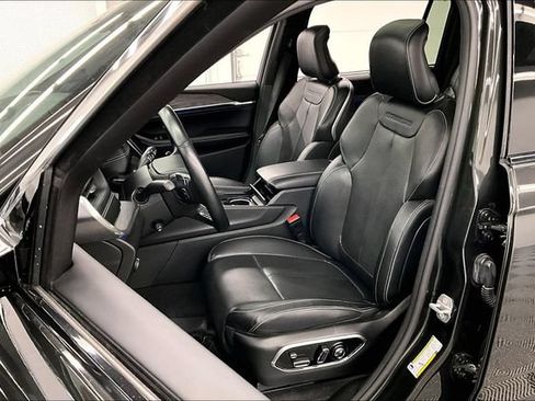 Used 2022 Jeep Grand Cherokee L Overland w/ Luxury Tech Group IV AWD/4WD image 24