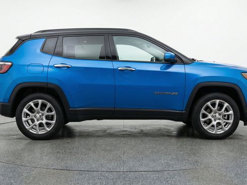 Used 2025 Jeep Compass Limited AWD/4WD image 11