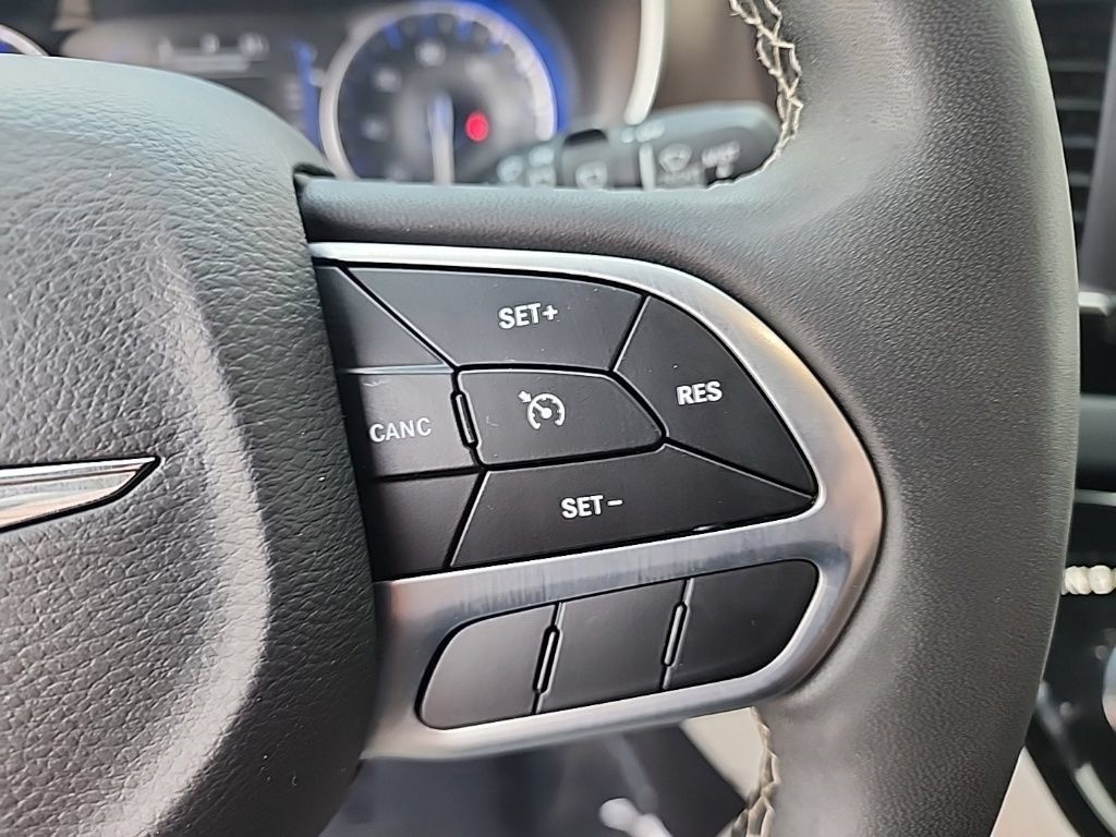 Used 2023 Chrysler Voyager LX FWD image 13