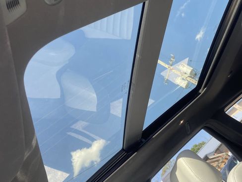 Used 2018 Jeep Grand Cherokee Limited image 32