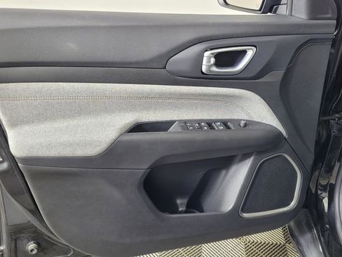 Used 2022 Jeep Compass Latitude image 12