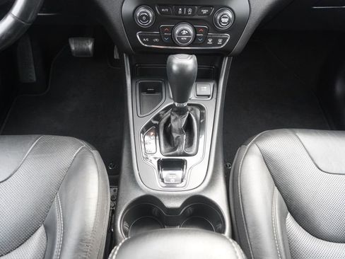 Used 2020 Jeep Cherokee Limited image 24