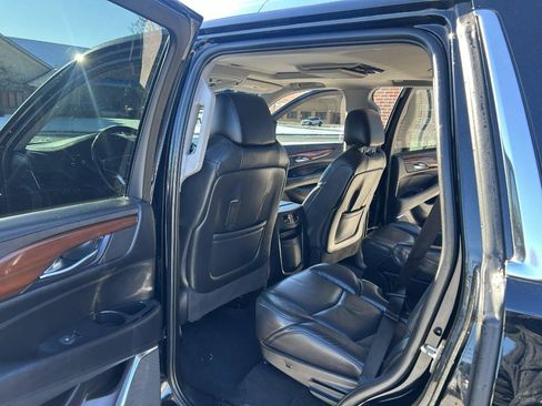 Used 2018 Cadillac Escalade Premium Luxury image 34