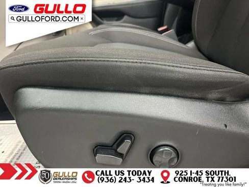 Used 2023 Chrysler Voyager LX FWD image 22