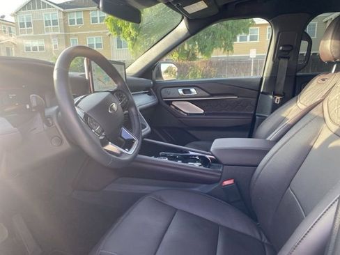 Used 2025 Ford Explorer Platinum w/ Ultimate Package image 7