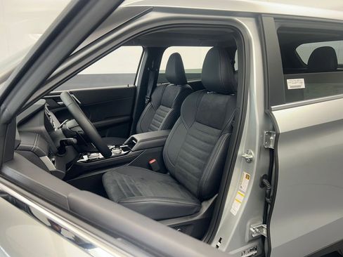 New 2026 Mitsubishi Outlander SE image 10