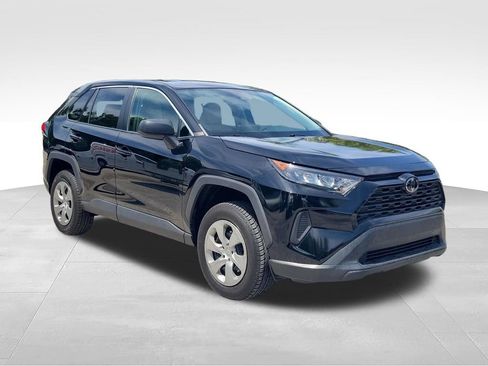Used 2022 Toyota RAV4 LE FWD image 1