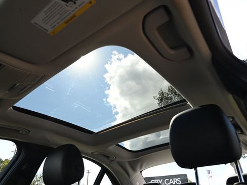 Used 2017 Mercedes-Benz C 300 4MATIC Sedan image 36