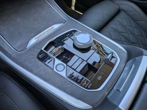 Used 2023 BMW X7 xDrive40i w/ Executive Package image 16