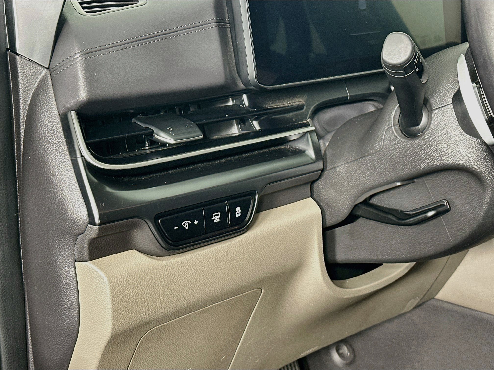 Used 2026 Kia Carnival LXS FWD image 17