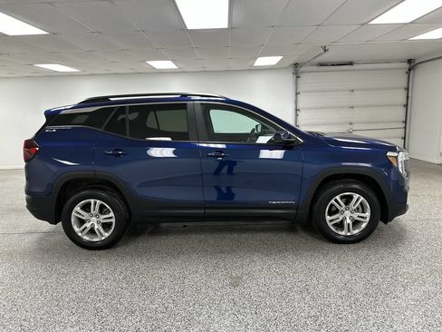 Used 2022 GMC Terrain SLE w/ Driver Convenience Package AWD/4WD image 9