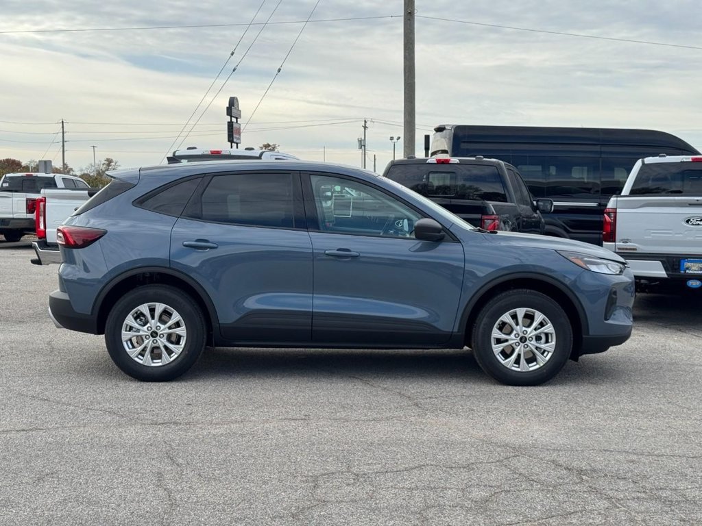 Used 2026 Ford Escape Active w/ Cold Weather Package AWD/4WD image 2