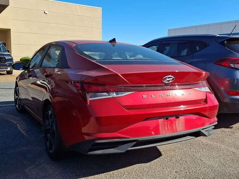 Used 2023 Hyundai Elantra SEL w/ Convenience Package FWD image 4