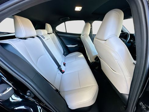 Used 2025 Lexus UX 300h FWD image 27