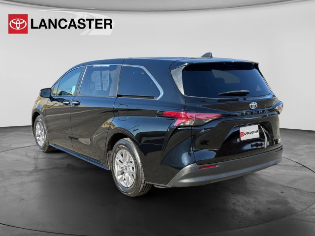 Certified 2022 Toyota Sienna XLE FWD image 5