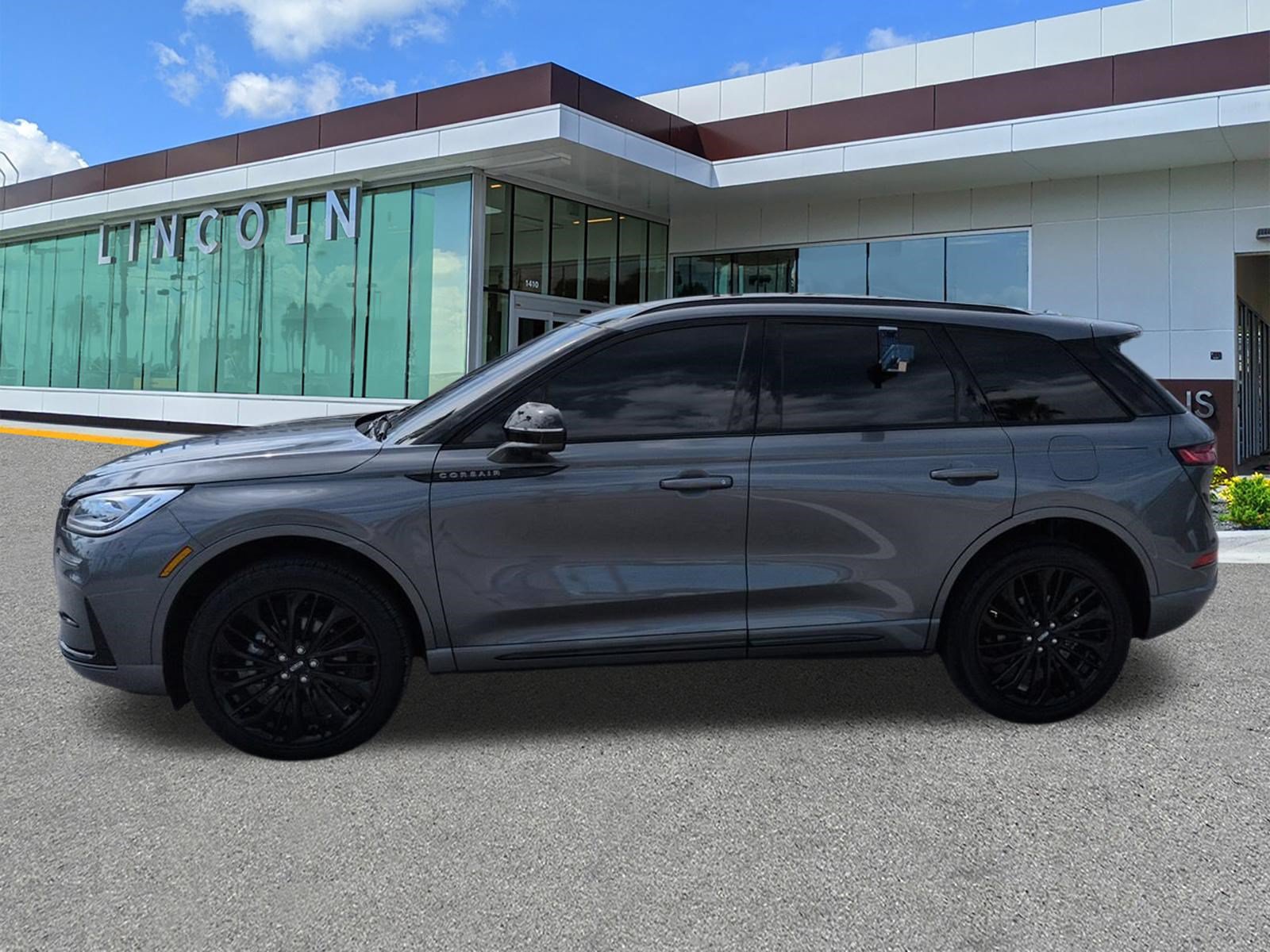 Certified 2026 Lincoln Corsair Reserve w/ Jet Appearance Package FWD image 8