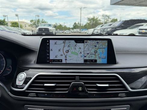 Used 2018 BMW 750Li xDrive AWD/4WD image 37