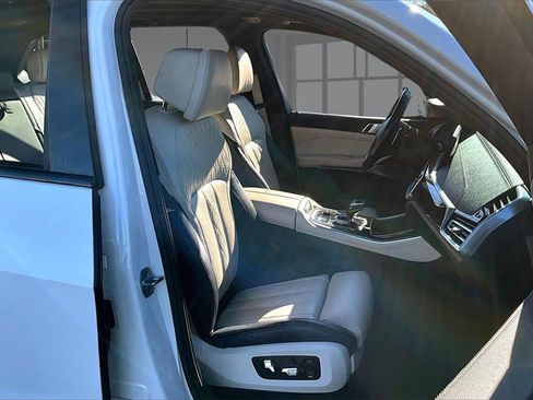 Used 2021 BMW X5 M50i w/ Executive Package image 7