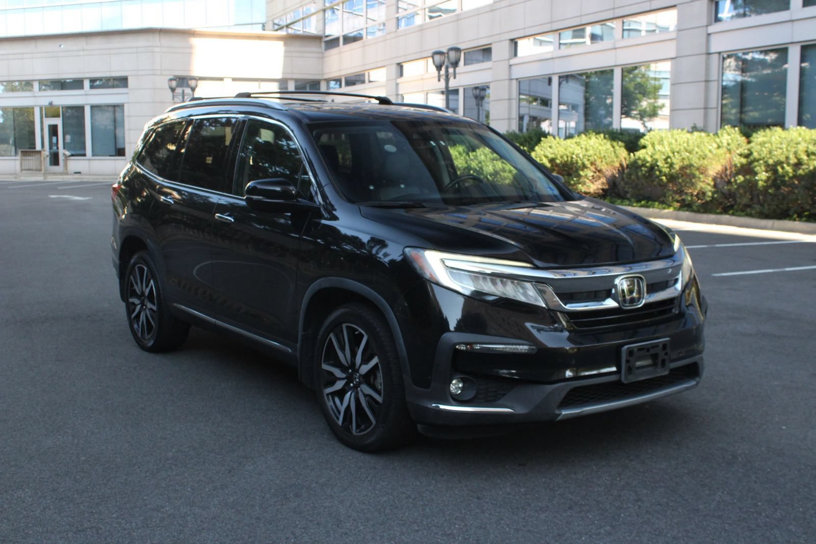 Used 2020 Honda Pilot Touring image 1