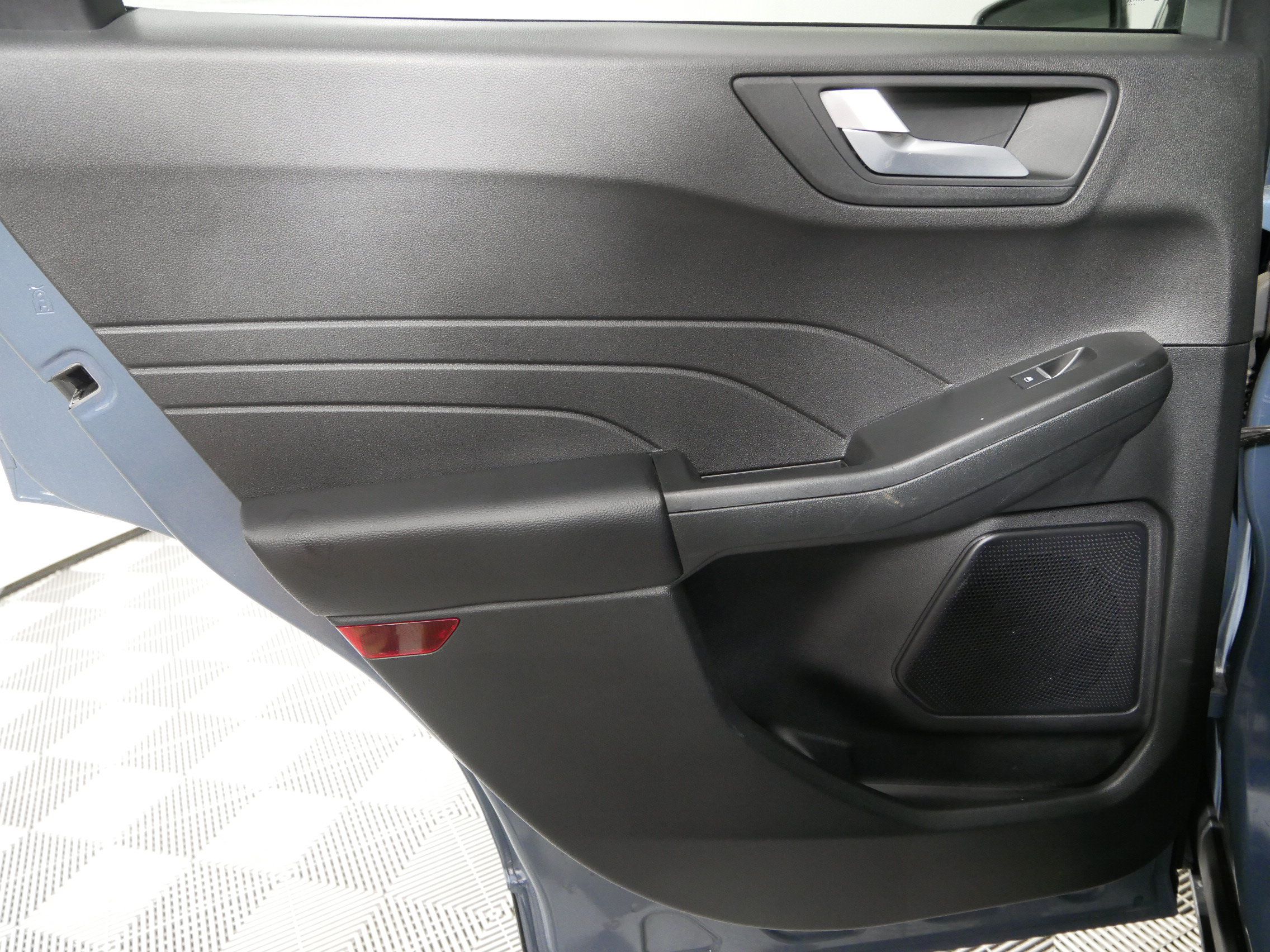 Used 2025 Ford Escape Platinum AWD/4WD image 11