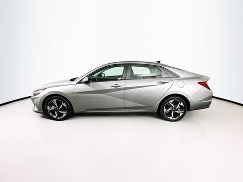 Used 2023 Hyundai Elantra SEL w/ Convenience Package FWD image 4