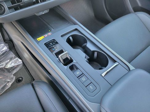 Certified 2026 Lexus ES 350e w/ Convenience Package FWD image 31