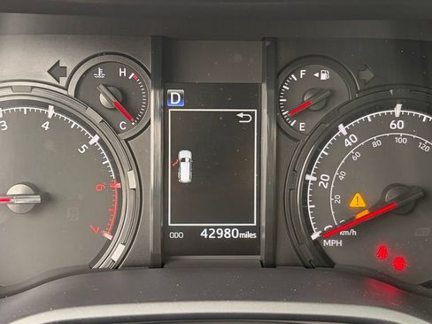 Used 2024 Toyota 4Runner SR5 Premium w/ SR5 Premium Package AWD/4WD image 32