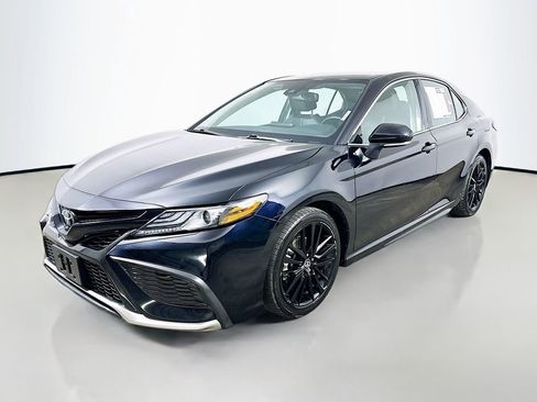 Used 2024 Toyota Camry XSE FWD image 3
